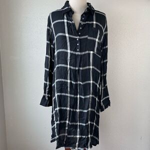 Passports Extra Long Half Button Down Black and White Flannel Top Size M EUC